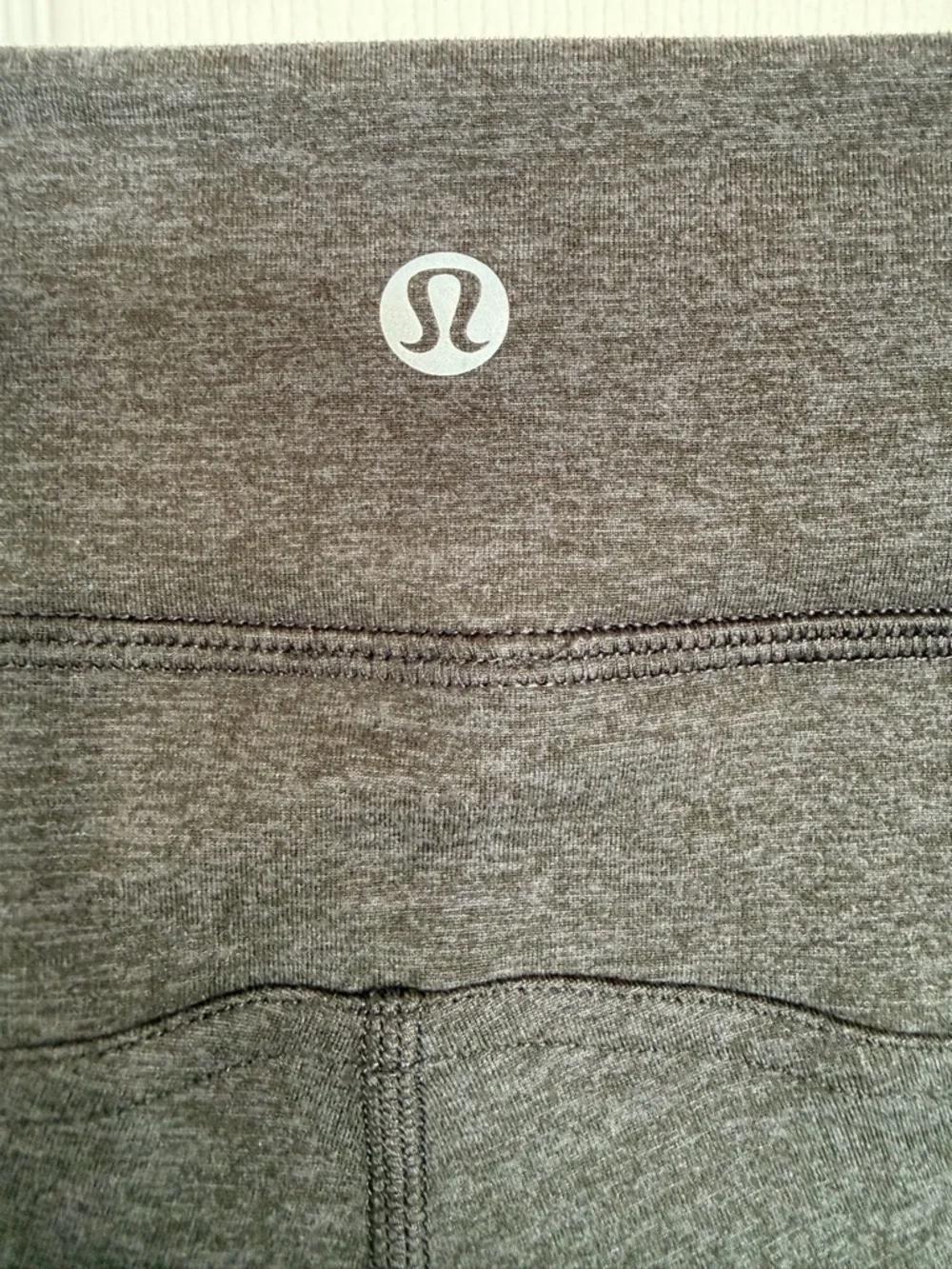 Lululemon soft suede high rise tight leggings with pockets. Size 10. 2024 - Picture 6 of 8